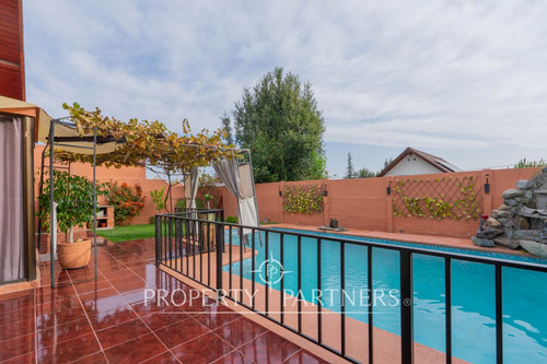 Venta De Casa Con Excelente Ubicación Y Conexión A...