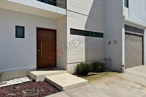 Casa En Venta En Cerrada Camaleón Ubicada En Esquina, Residencial Palma Real - Viñedos Torreón