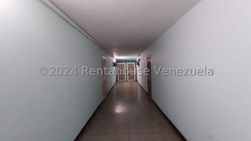 Marcos González Alquila Apartamento Semi Amoblado Zona Oeste Barquisimeto - Lara #24-28747