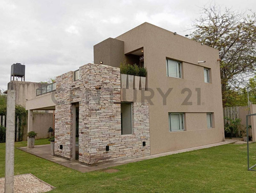 Venta Casa En City Bell 5 Ambientes