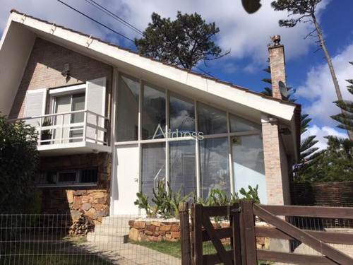 Casa Ubicada En Punta Del Este- Ref: 2990