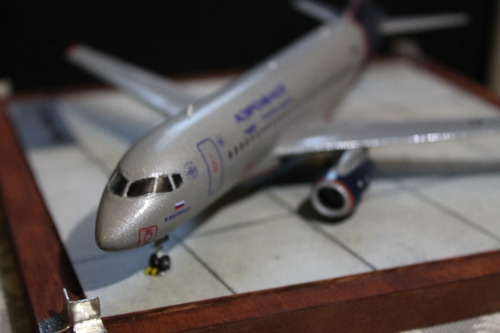 Maqueta Avión Sukhoi Superjet 100 Escala 1/144 Único