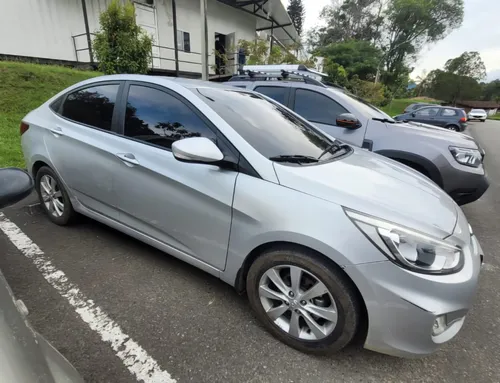 Hyundai Accent 1.6 Premium Automática