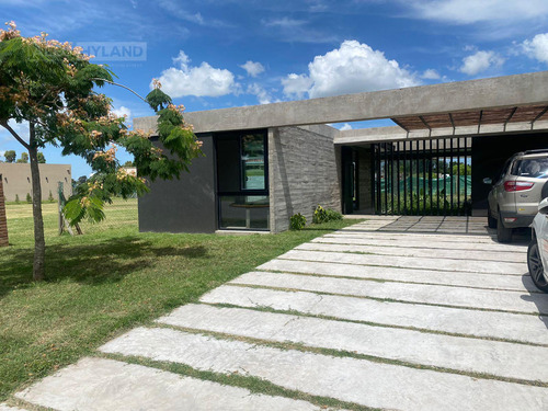 Casa De Diseño Moderno A Estrenar, Barrio Santa Emilia, Pilar Del Este