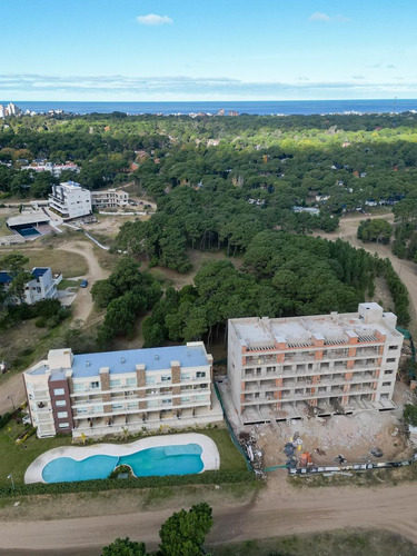 Departamento De 2 Dormitorios Con Cochera En Complejo Tortugas