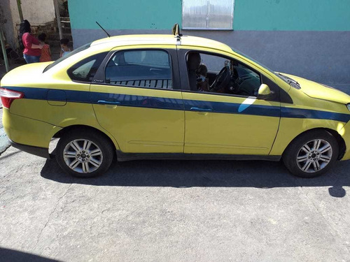 Fiat Grand Siena 1.4 Tetrafuel 4p Tetra-combustible 2015