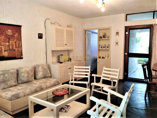 Lindo Apartamento 2 Dormitorios! Con Servicios!- Ref: 3828