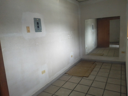 Imagen 3 de 12 de Consultorio Medico En El Cc Intannos Center Av Intercomunal, Sector Las Garzas, Lechería