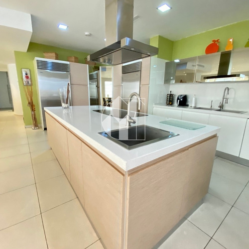 Te Ofrecemos Esta Grandiosa Casa De Dos (02) Niveles, Totalmente Amoblada. Ubicada En La Urb. Villa Antillana, Puerto Ordaz. Confort Y Exclusividad En Un Solo Lugar