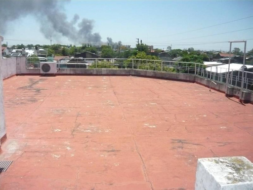 Venta En Block 2 Locales Comerciales + Piso De 4 Ambientes Con Cochera Cubierta