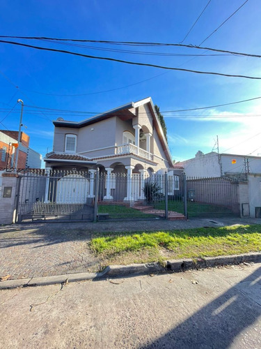 Venta De Casa En Quilmes 5 Ambientes.