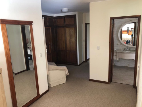 Casa En Venta De 5 Dormitorios En Lugano