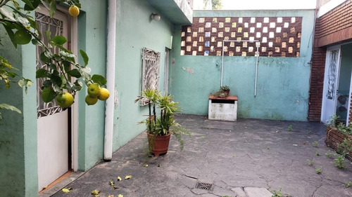 Ph De 3 Ambientes Al Frente Con Gran Cochera Y Patio