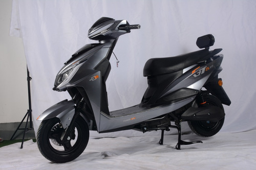 Imagen 5 de 15 de Moto Scooter Electrica 2000 W Con Bateria Litio 72 Voltios