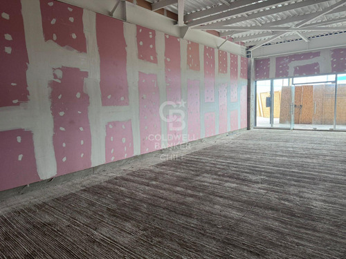 Amplio Local Comercial En Stripcenter