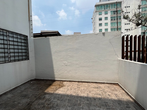 Casa En Privada, Ubicada A Un Costado Del Outlet De Punta Norte.