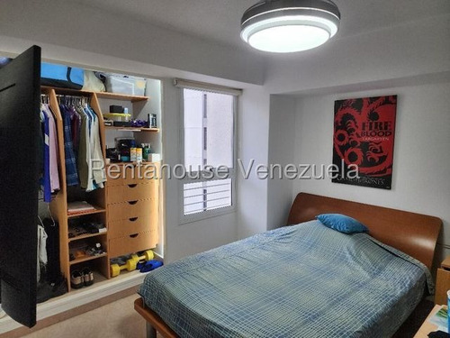 Agp Apartamento En Venta En El Cigarral, Con Bellas Áreas Sociales 25-19599 Ys