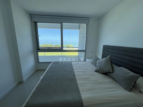 Venta Apartamento Primera Linea Mansa Frente Al Mar Con Parrillero Propio. Punta Del Este Uruguay