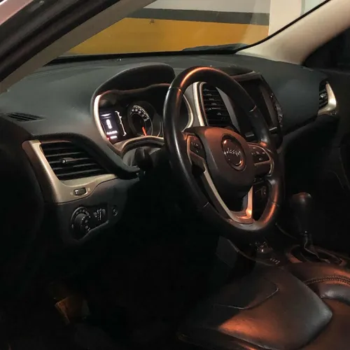 Jeep Cherokee 3.2 Longitude Plus