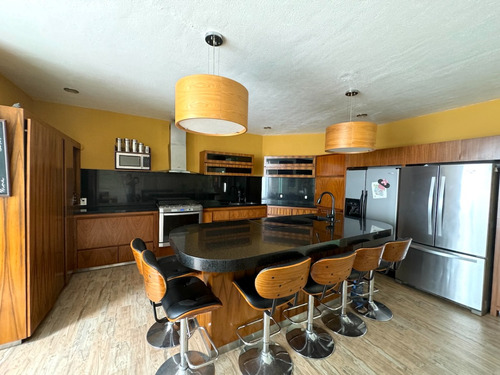 Residencia En Venta Con Alberca En Zapopan