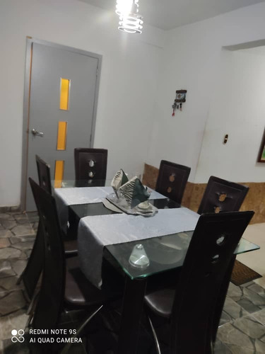 Imagen 8 de 18 de Hermosa Quinta Ubicada En El Estado Vargas, Urb. Tanaguarena, Cerca Del Mar.