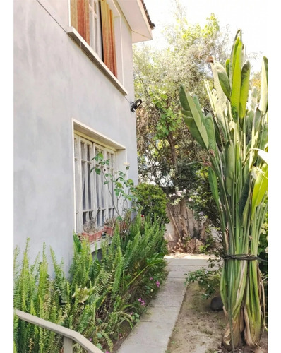 Casa En Ñuñoa / Juan Moya M.