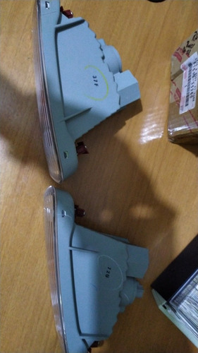 Faro Antiniebla Derecho E Izquierdo Toyota Runer 2001-2002