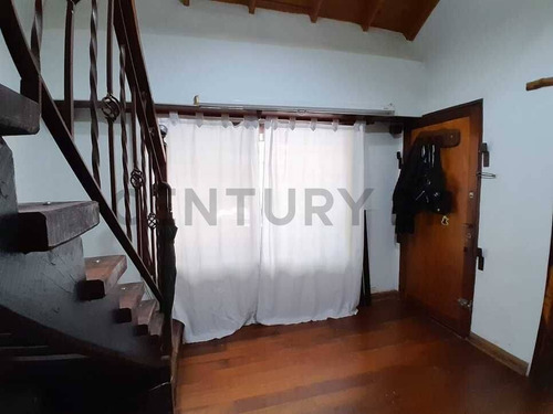 Casa 3 Ambientes Con Consultorios En Esquina - Ubicación Privilegiada En José Mármol.