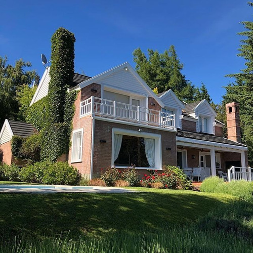 Imagen 1 de 11 de Esplendida Casa Con Pileta Y Vistas Al Lago Nahuel Huapi