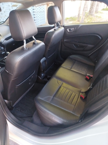 Ford Fiesta Kinect Titanium Sedan