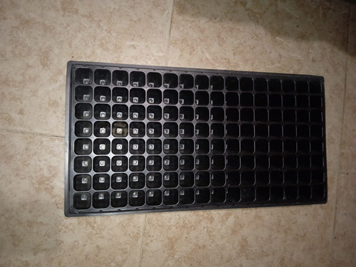 Imagen 2 de 2 de Bandeja Para Germinar De 128 Celdas