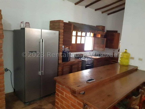 Rz Vende ¡tu Hogar Ideal Te Espera En Esta Espaciosa Y Confortable Casa! Disfruta De Amplios Ambientes Para Toda Tu Familia. ¡ven A Conocerla Y Enamórate De Ella! 25-15801 Jul1