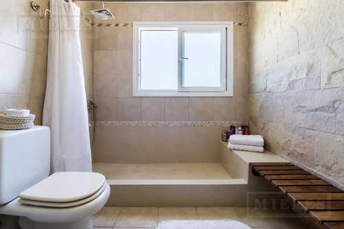 Casa En Venta Sobre Lote A La Laguna - San Agustín, Villanueva.