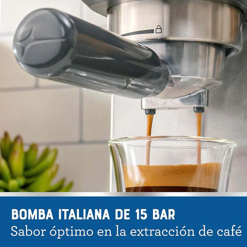 Cafetera Espresso Oster Bvstem7200 Color Plateado