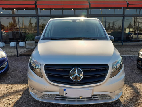 Imagen 4 de 16 de Mercedes Benz Vito 111 Cdi Furgon Plus Aa 2021