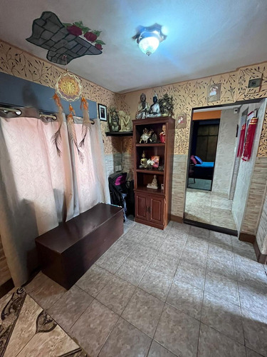 Vendo Casa 4 Dormitorios + Monoambiente, Con Garaje Y Gran Terreno 447 M2. Excelente Oportunidad La Teja