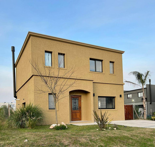 Casa En Barrio El Aljibe, Pilar