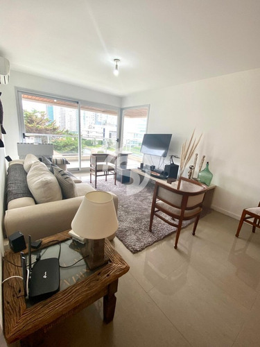Apartamento En Alquiler - Brava- Ref: 3902