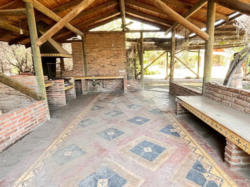 Casa En Venta De 4 Dorm. En Colina