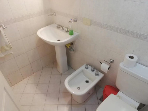 Casa En Venta - 4 Dormitorios 3 Baños - Cochera - 2.200mts2 - Florencio Varela