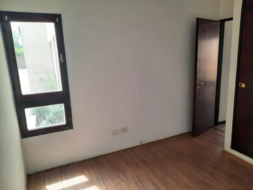 Casa En Venta - 2 Dormitorios 1 Baño - Cochera - 110mts2 - Chivilcoy