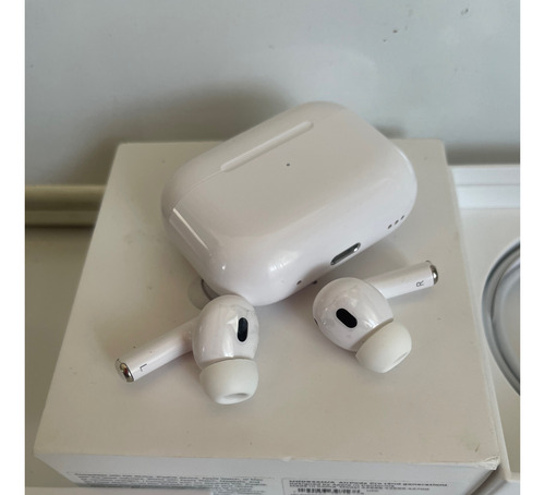 Apple AirPods Pro (2nd G) Wireless Magsafe Mqd83am/a A2698-9 (Usado)