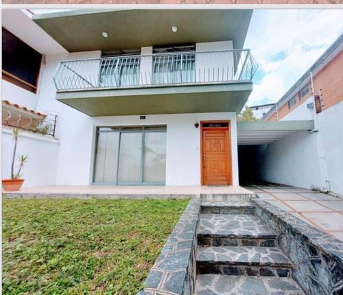Se Vende Comoda Casa P Remodelar -280m²-4h5h+5.5b+3p-colinas De Los Ruices-fg