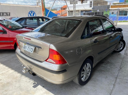 Ford Focus Sedan 1.6 Gl