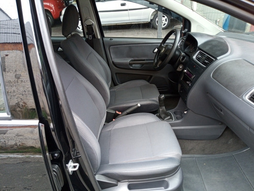 Imagem 9 de 13 de Volkswagen Fox 2012 1.0 Vht Total Flex 5p
