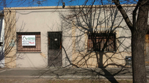 Casa 3 Ambientes. Larrea Al 2000, Lomas De Zamora