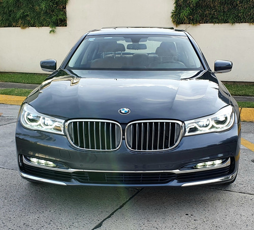 Imagen 2 de 14 de Seminuevo Bmw 740i Excellence 2016