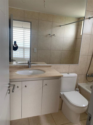 Primer Piso, Disponible Para Arriendo, Con Gc Incluido.