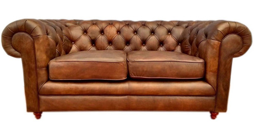 Sofa En Cuero Natural Capitoneado Chesterfield