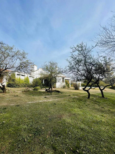 Casa En Venta - 3 Dormitorios - Con Departamento De 1 Dormitorio - Villa Allende